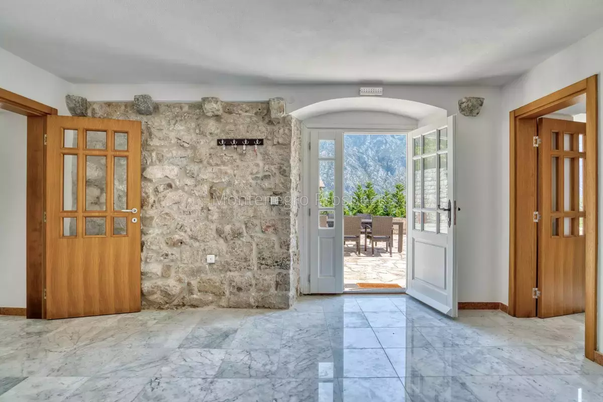 14120 villa prcanj jerovitza 1 of 1 38 1200x800