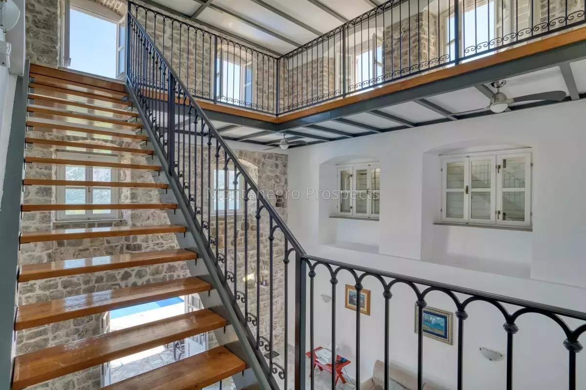 14120 villa prcanj jerovitza 1 of 1 48 1200x800