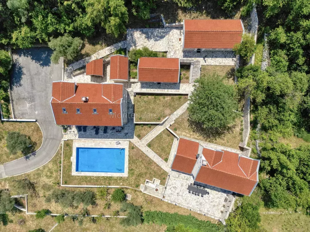 14120 villa prcanj jerovitza 1 of 1 85 1067x800