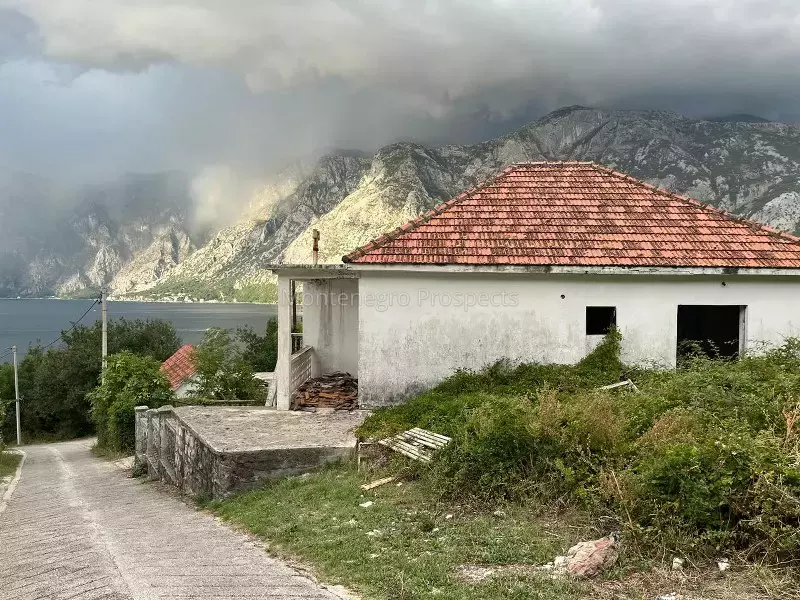 House for renovation prcanj 4 800x600
