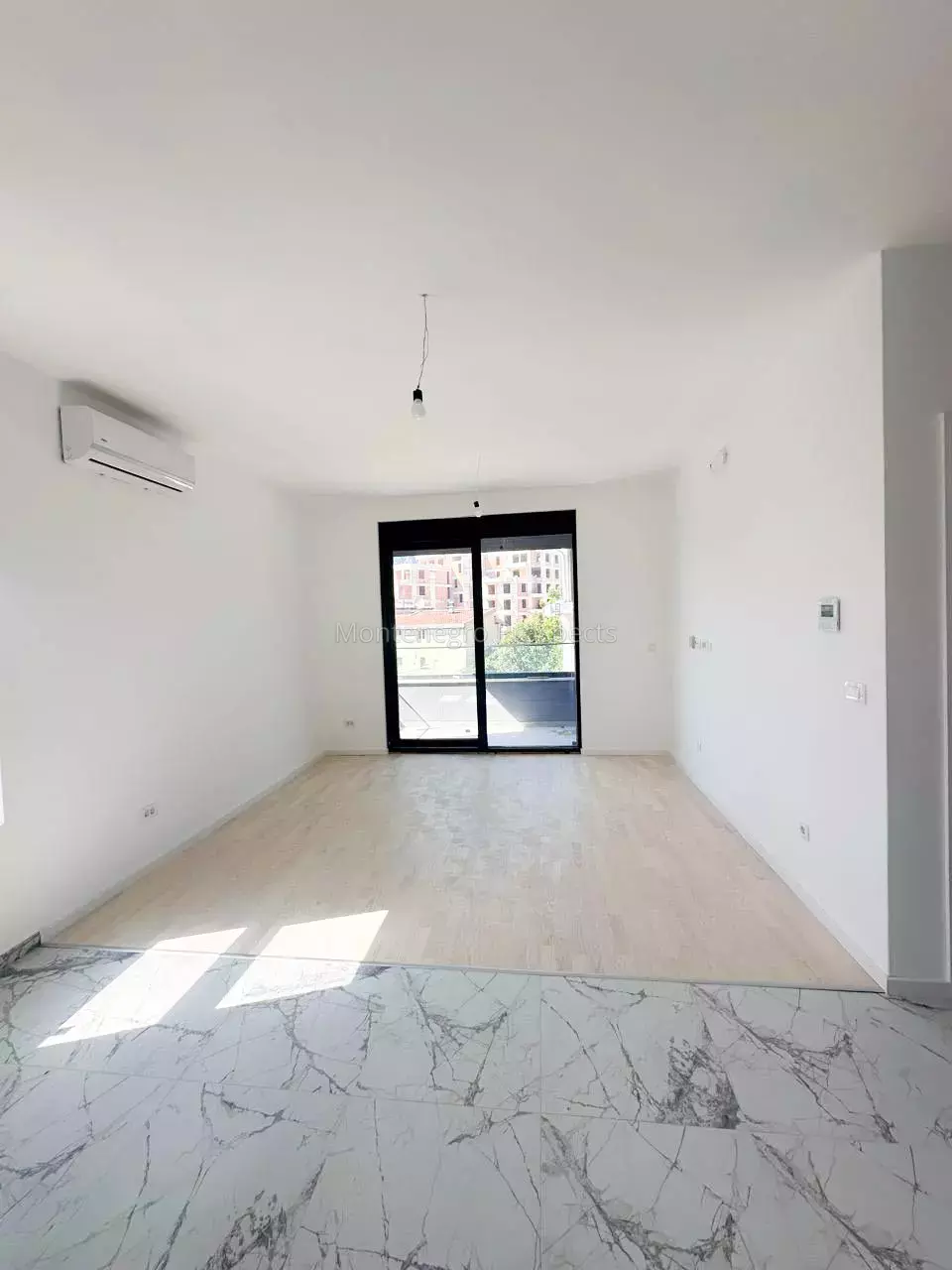 J10218 5