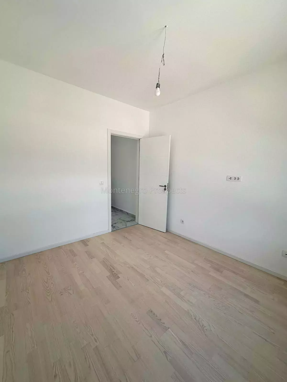 J10218 9