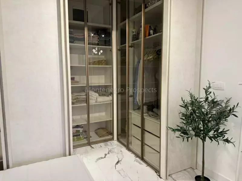One bedroom apartment with sea views radovici 1