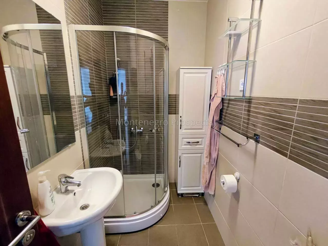 Three bedroom apartment for sale in dobrota   70 m from the sea 13838 16