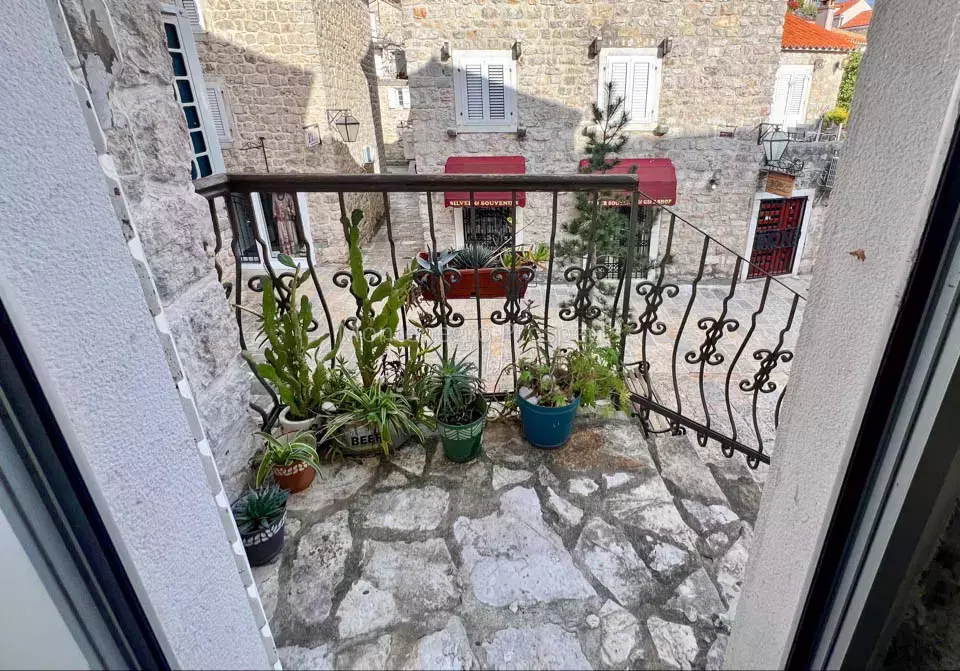 12749 budva old town 14