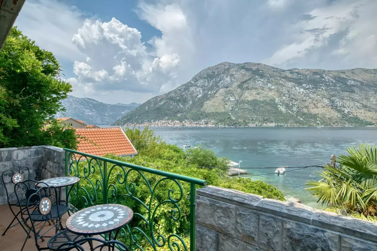 Waterfront house 13864 22 1280x853