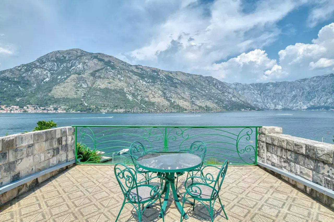 Waterfront house 13864 23 1280x853