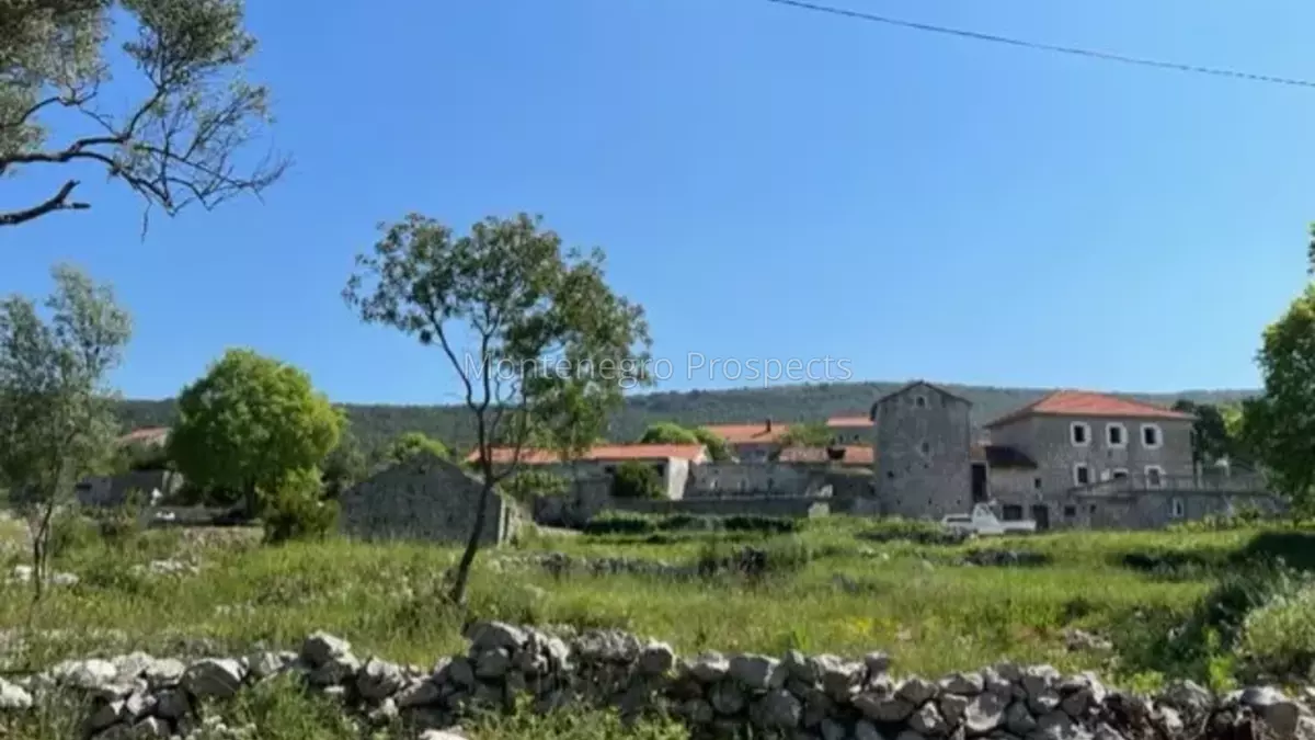 14073 mrkovi stone house 1