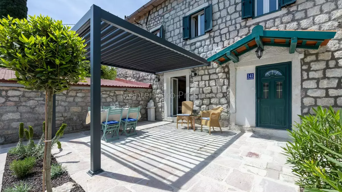 14167 stone house in kamenari 13 1575x1050
