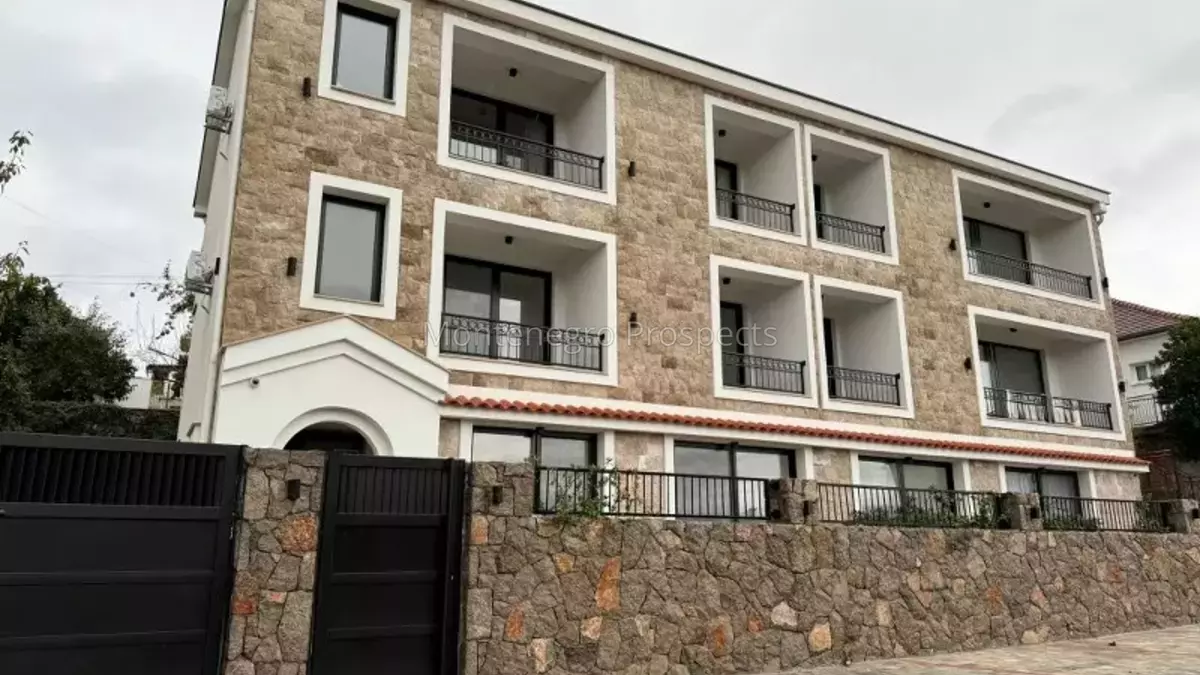 One bedroom apartment with sea views radovici 3