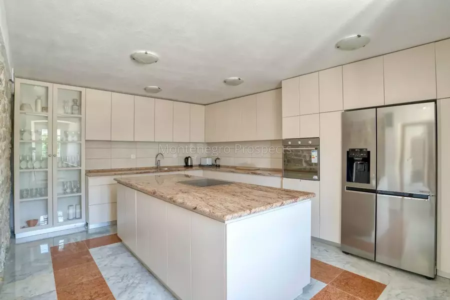 14120 villa prcanj jerovitza 1 of 1 22 1200x800