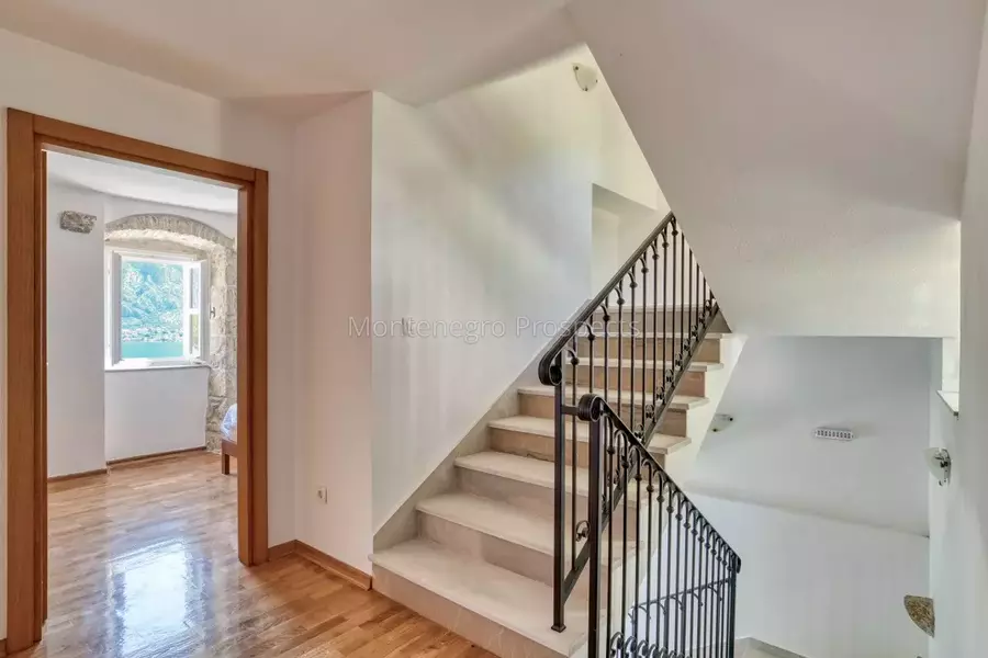 14120 villa prcanj jerovitza 1 of 1 25 1200x800