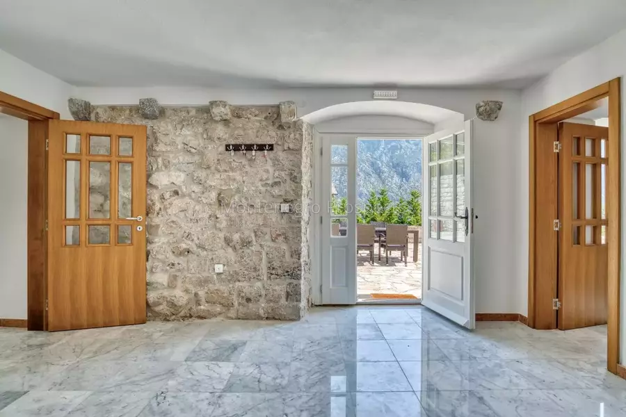 14120 villa prcanj jerovitza 1 of 1 38 1200x800