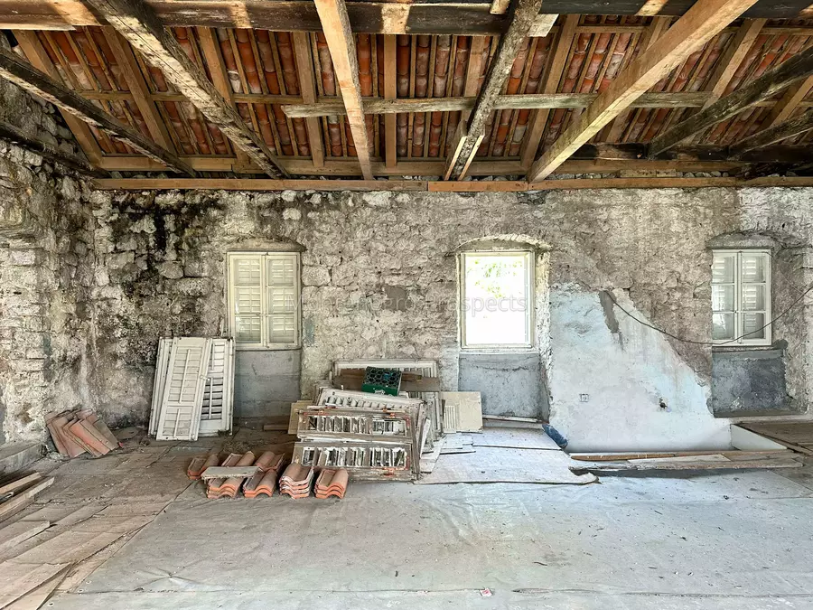 Stone house waterfront 13704 9