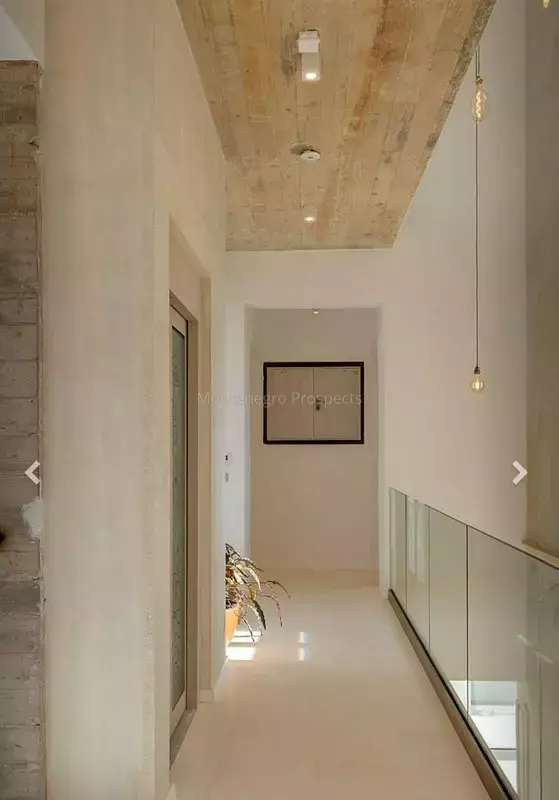12697 vila lux 16 559x800