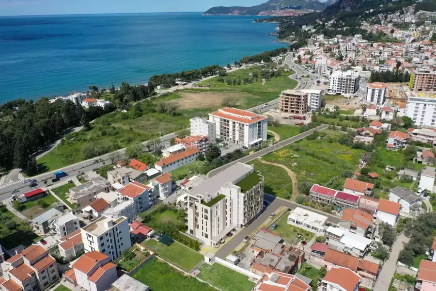 J10287 plac blizu mora 13