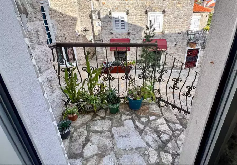 12749 budva old town 14
