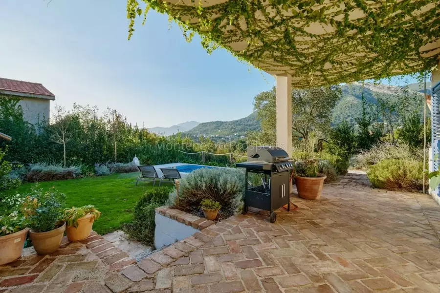 Two bedroom house with beautiful garden in kavac kotor bay 13849 19