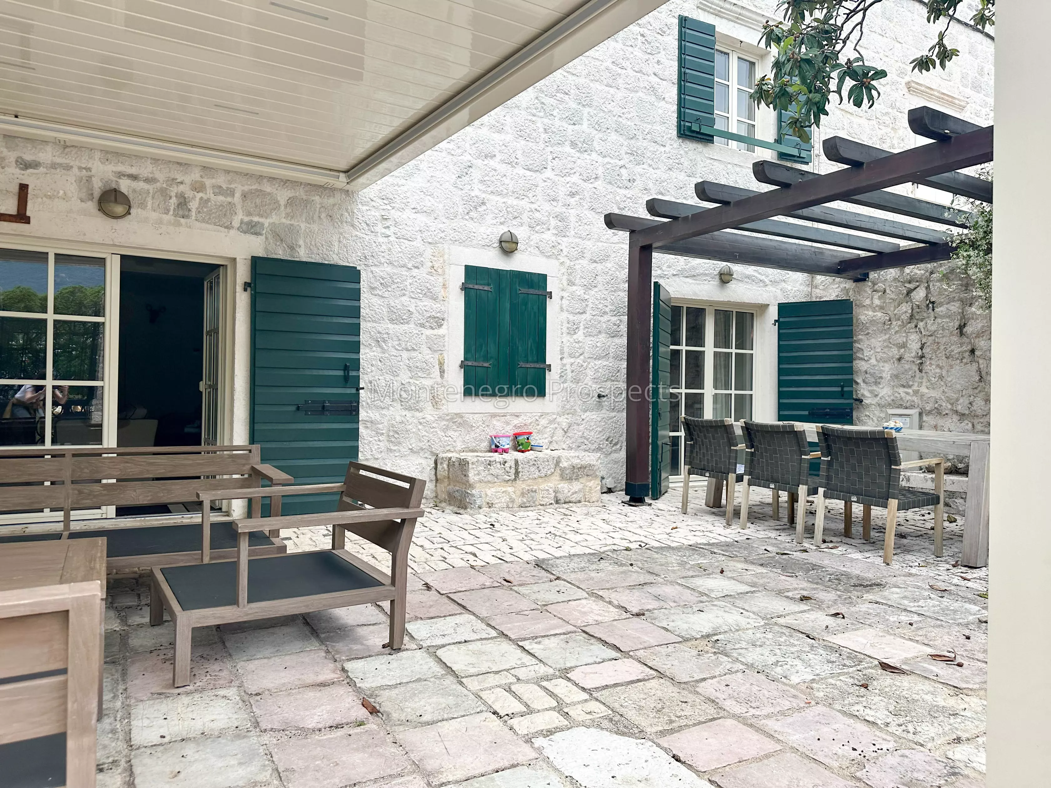 Vila for sale 13589 14