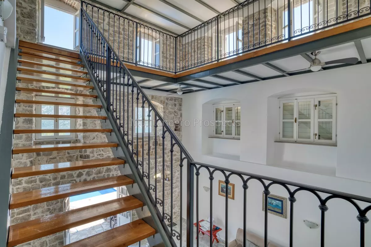 14120 villa prcanj jerovitza 1 of 1 48 1200x800