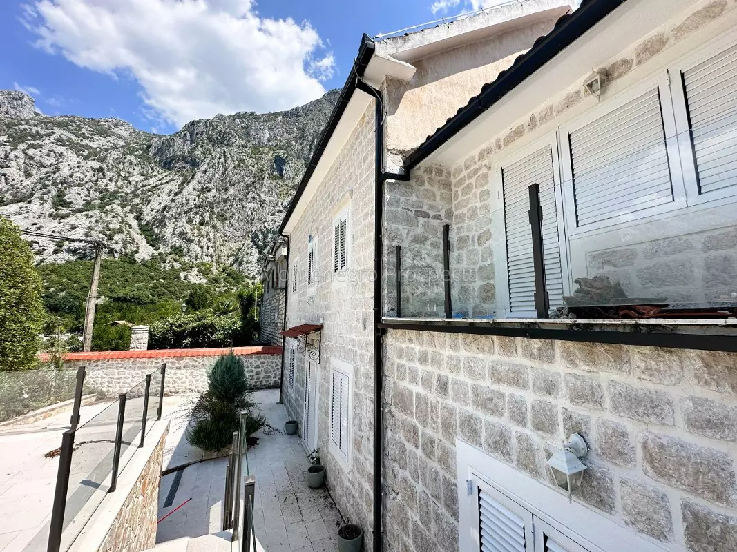 Villa in ljuta 1 of 1 19 1067x800
