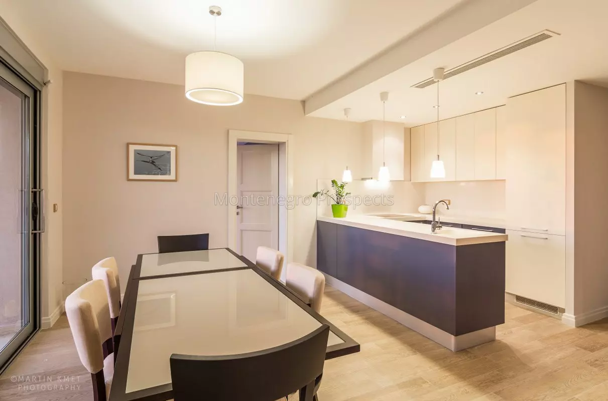 Spacious two bedroom apartment with excellent sea views kavac 13729 12 1211x800