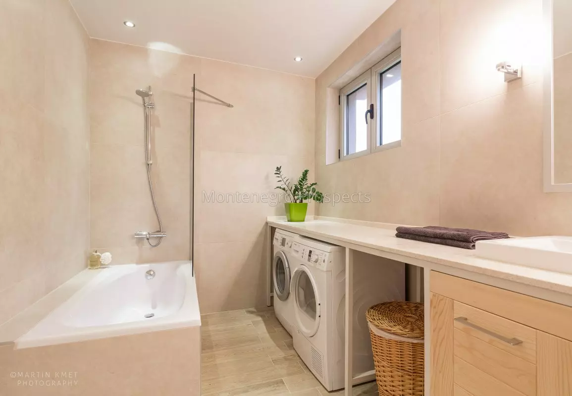 Spacious two bedroom apartment with excellent sea views kavac 13729 7 1155x800