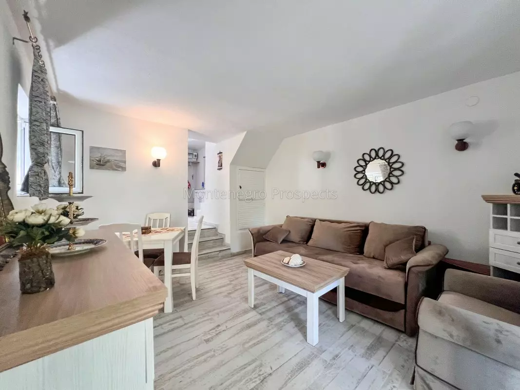 House for sale in orahovac 1 of 1 9 1067x800