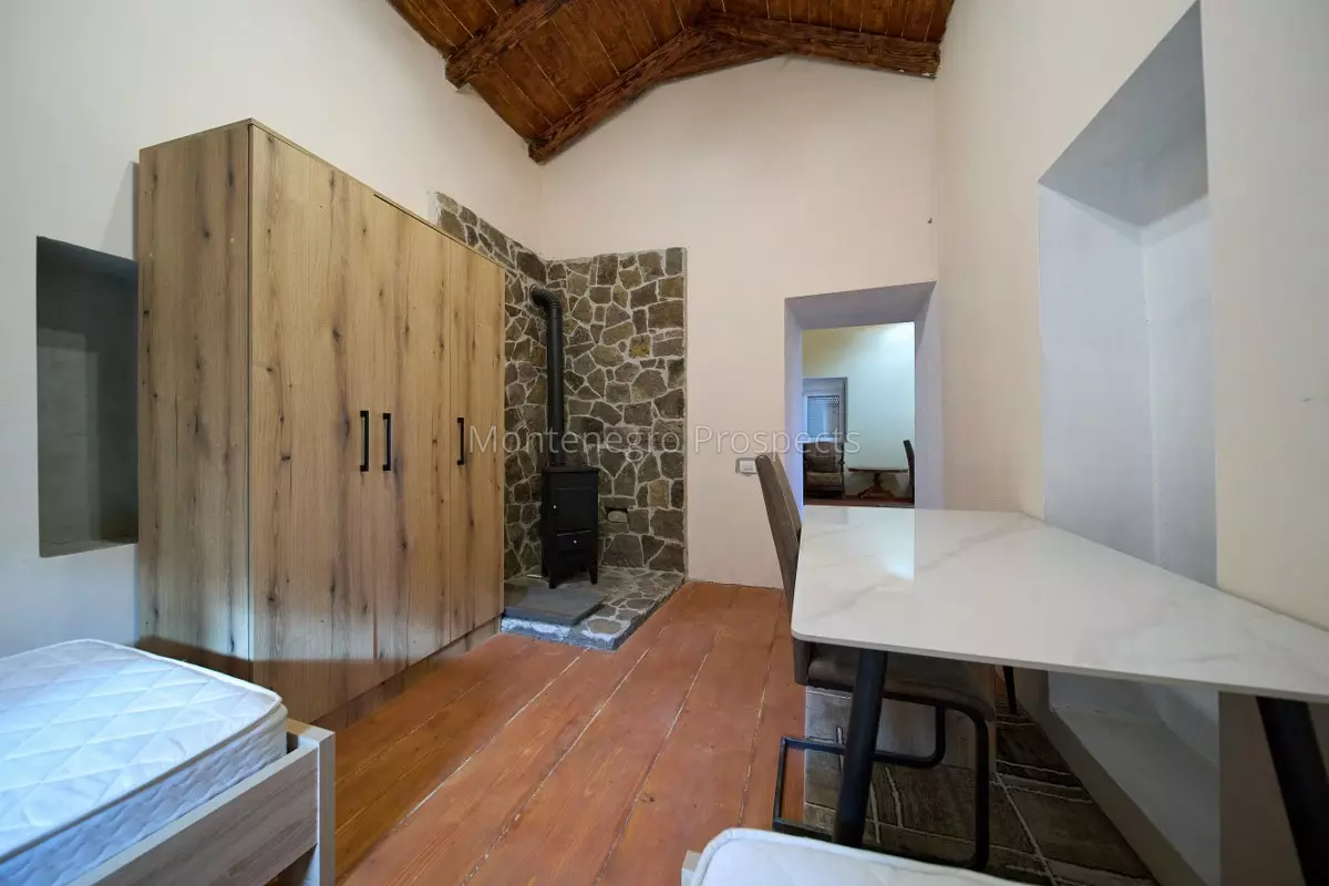 77040 kuca cetinje budva 20 1200x800