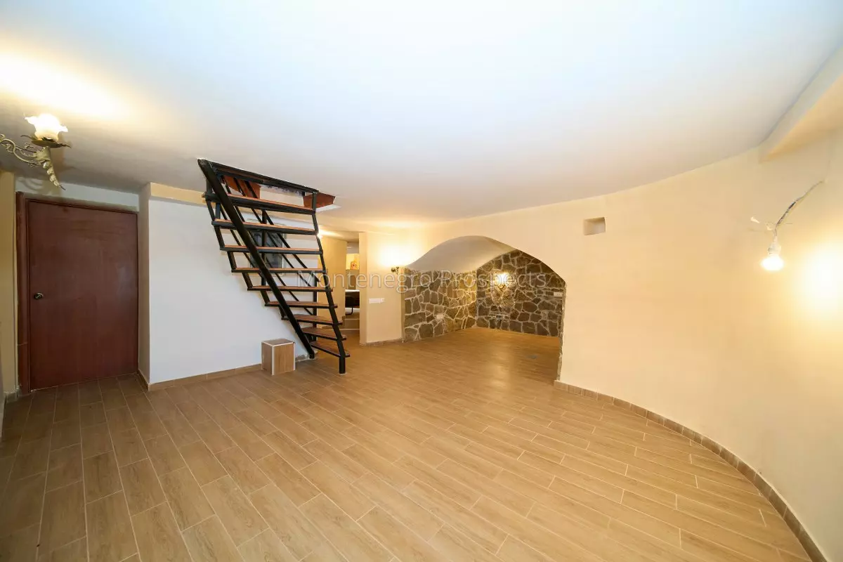 77040 kuca cetinje budva 21 1200x800