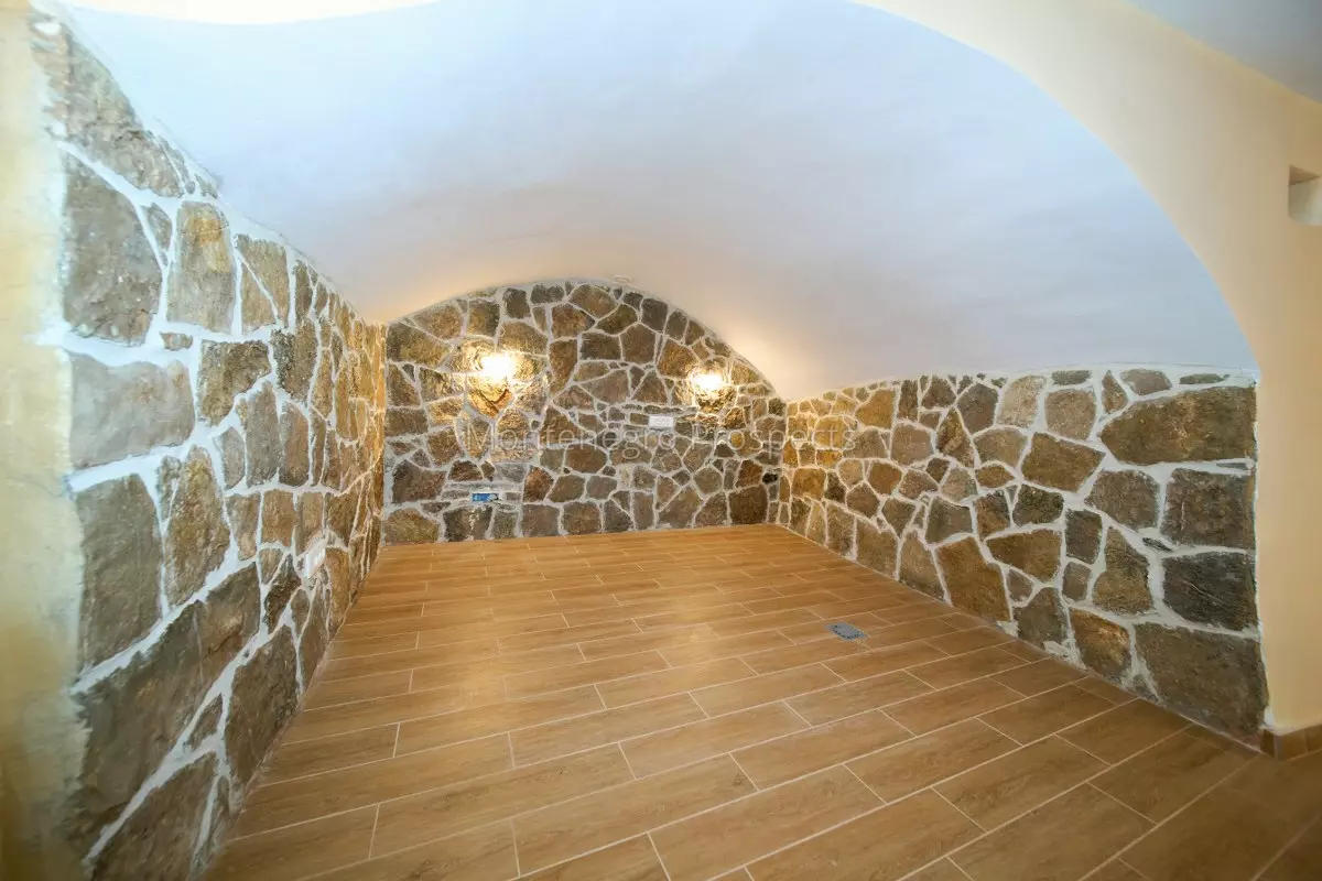 77040 kuca cetinje budva 22 1200x800