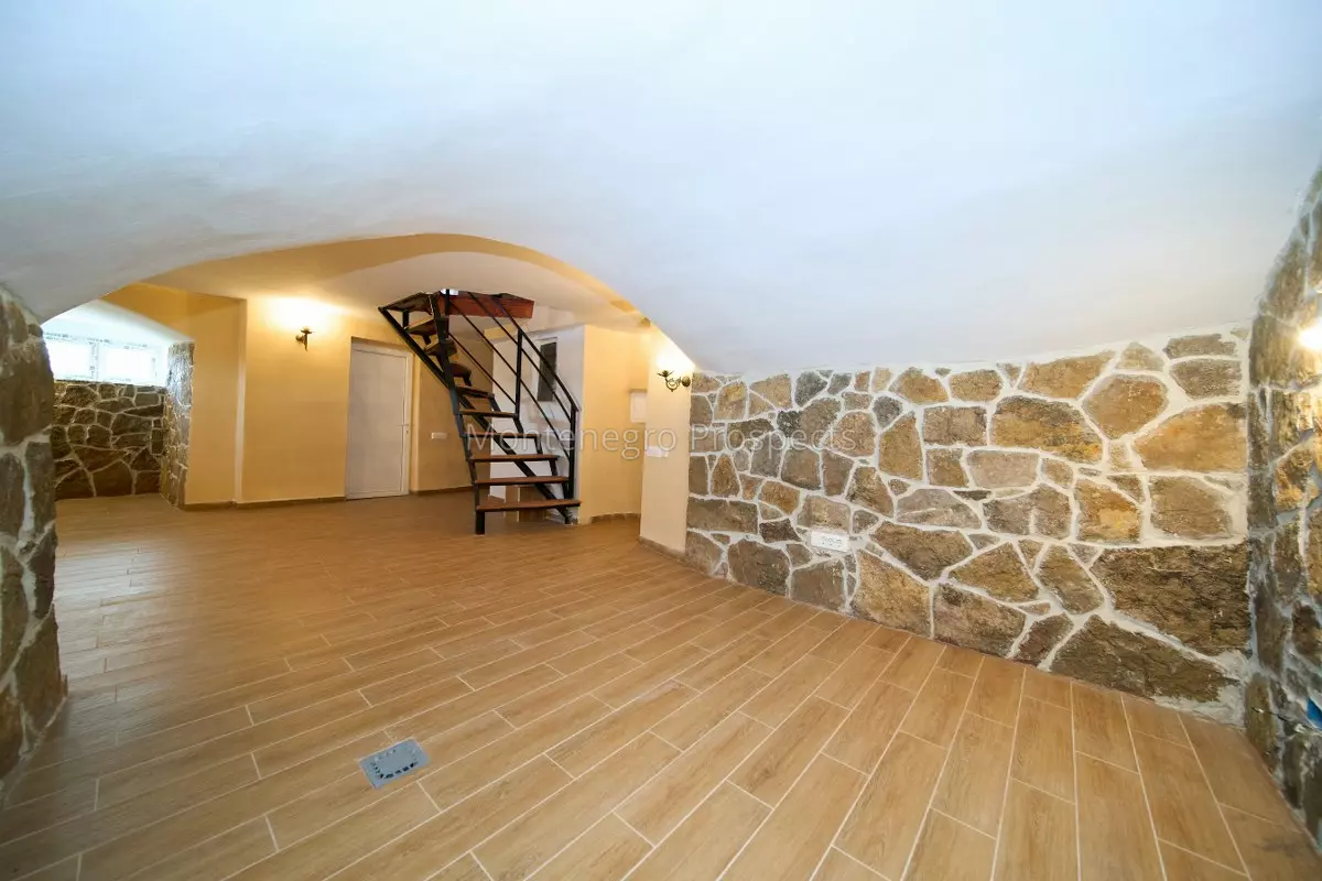 77040 kuca cetinje budva 23 1200x800