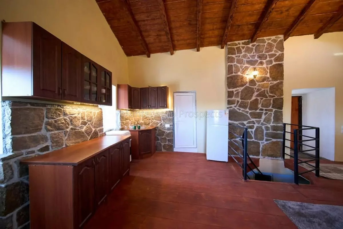 77040 kuca cetinje budva 32 1200x800