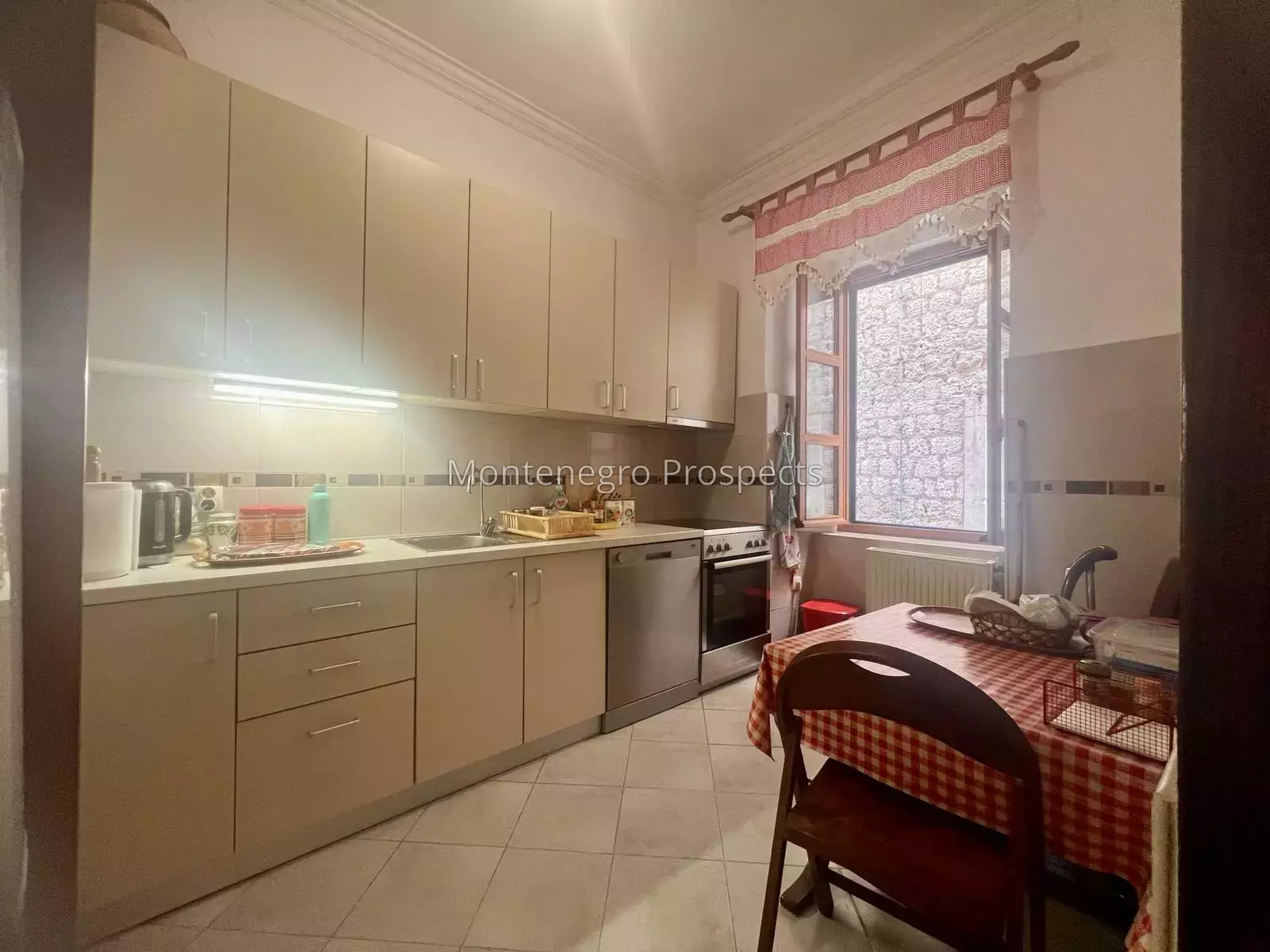 Charming two bedroom apartment in the heart of old town of kotor 13797 10.jpg
