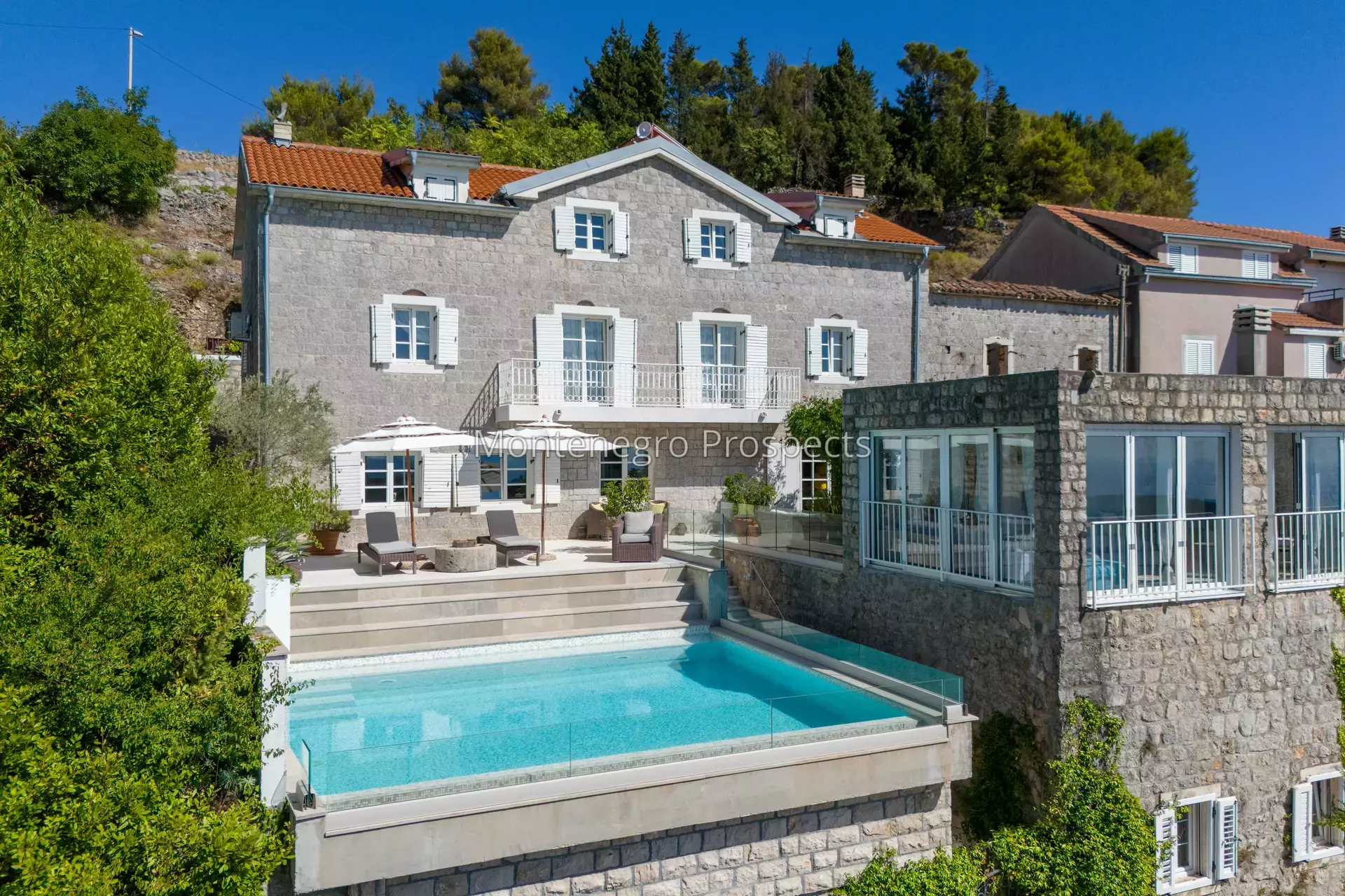 14168 lustica vila for sale 103.jpg