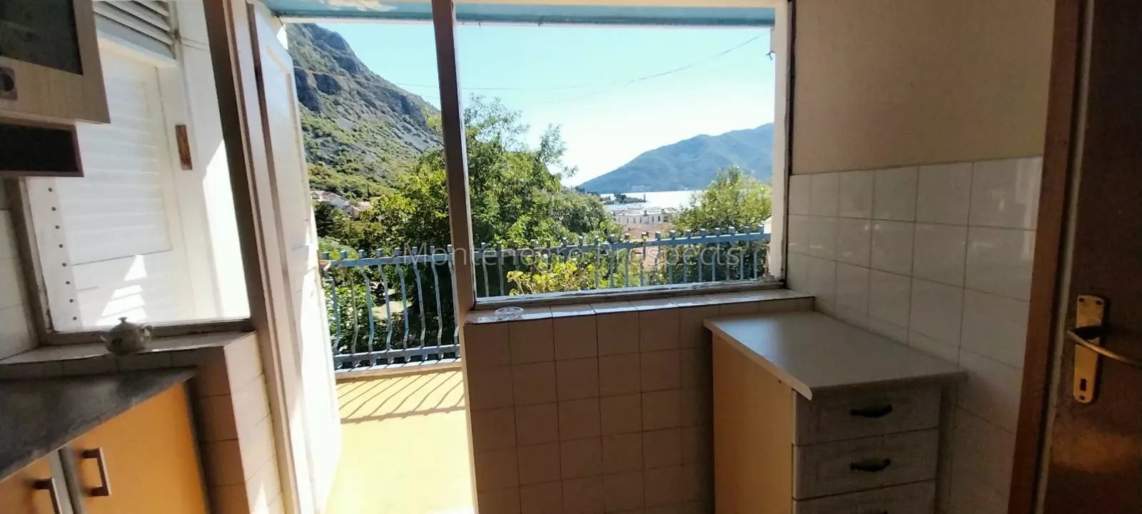 Spacious two bedroom apartment minutes away from the sea risan 13831 7