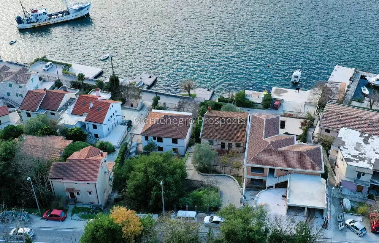 8165 villa in dobrota frontline 1 of 1 6.jpg