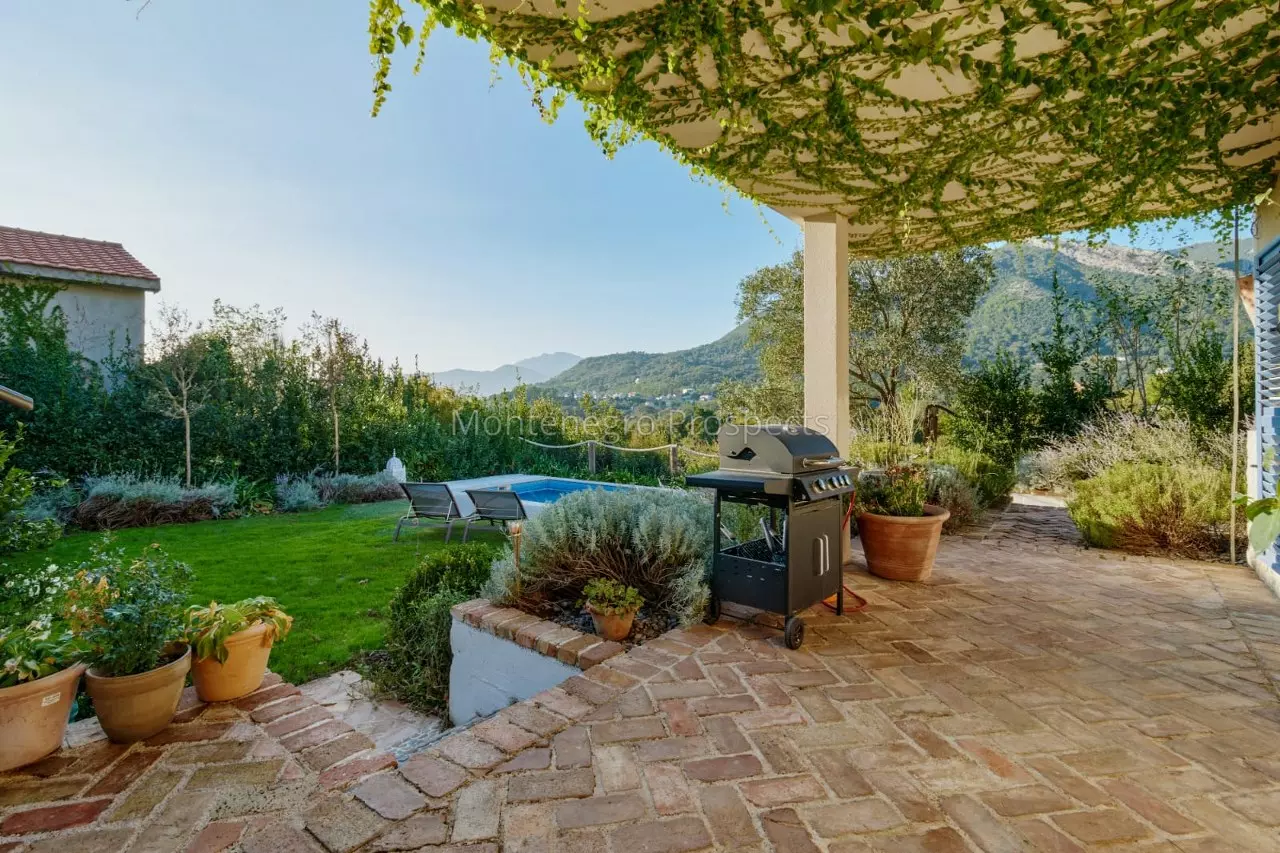 Two bedroom house with beautiful garden in kavac kotor bay 13849 19