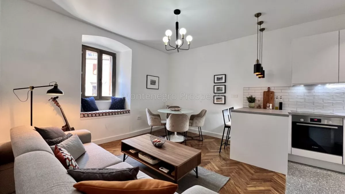 Modern two bedroom apartment at the museum square old town of kotor 13625 4 1067x800