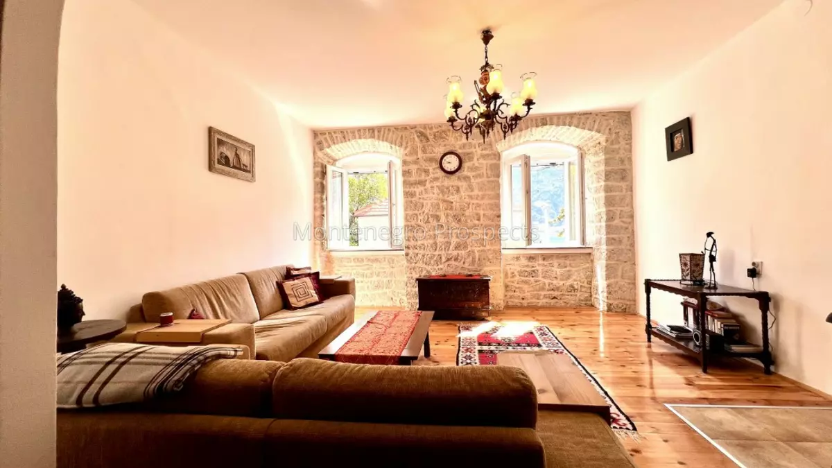Three bedroom apartment on the first line to the sea kotor 13708 11