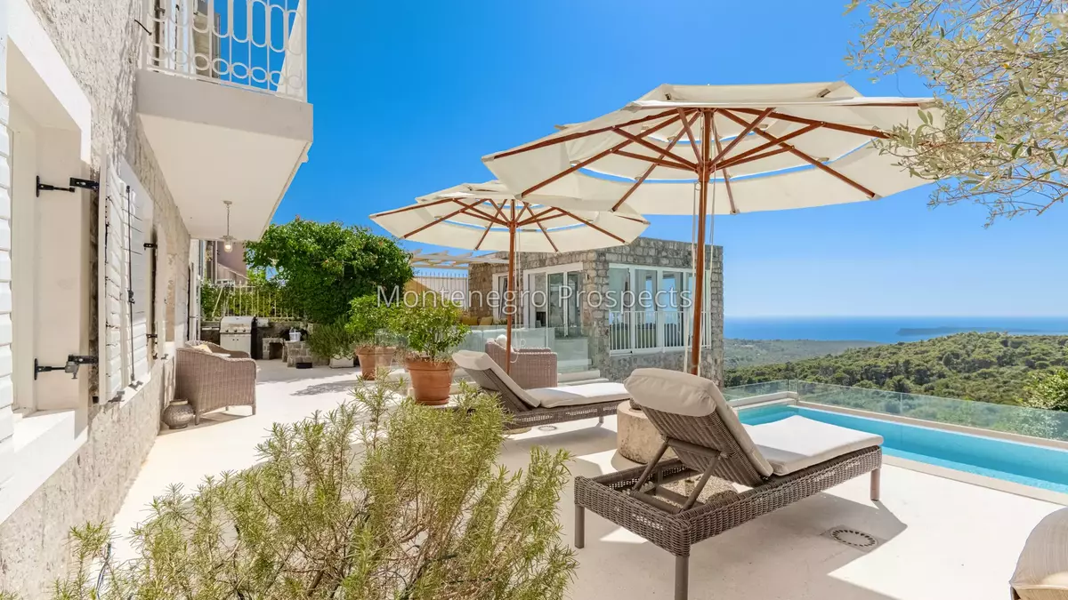 14168 lustica vila for sale 30.jpg