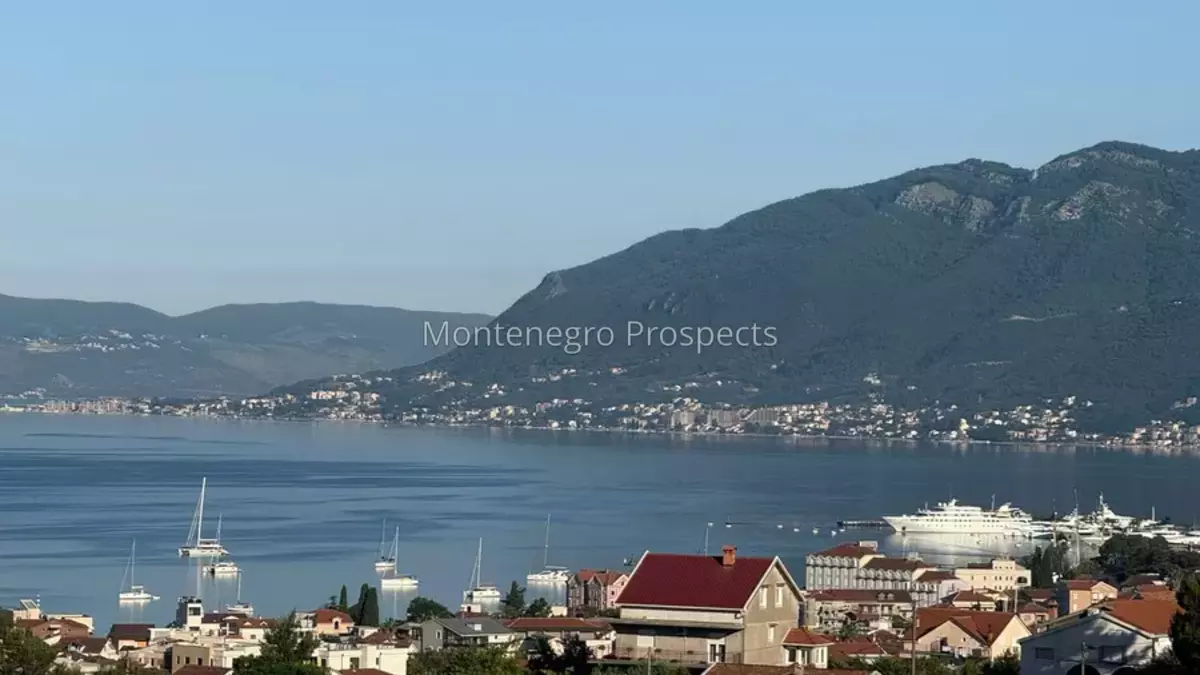Modern three bedroom apartment with panoramic sea views tivat 13659 3.jpg