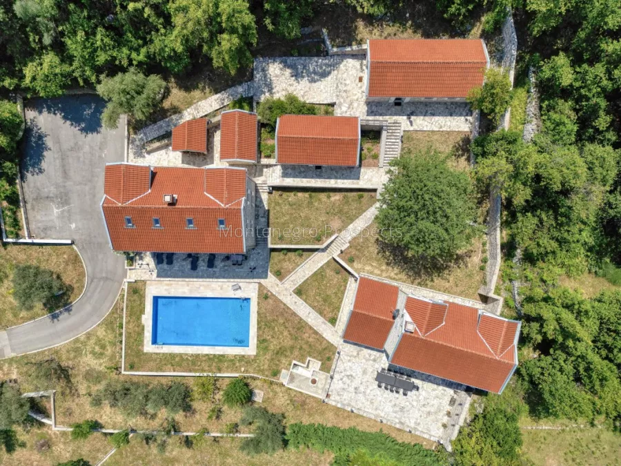 14120 villa prcanj jerovitza 1 of 1 85 1067x800