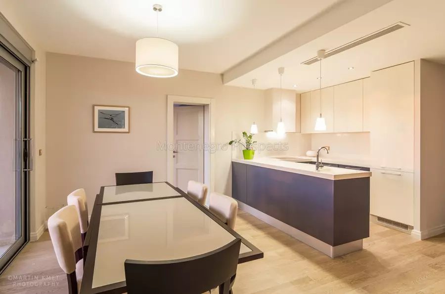 Spacious two bedroom apartment with excellent sea views kavac 13729 12 1211x800