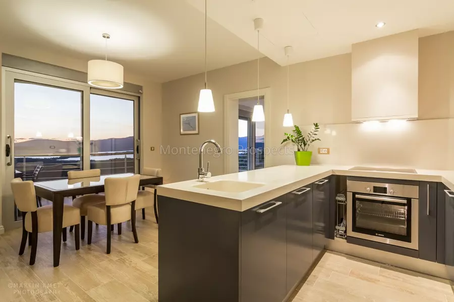 Spacious two bedroom apartment with excellent sea views kavac 13729 13 1200x800