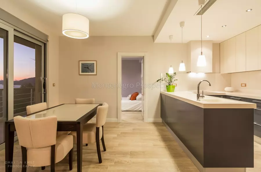 Spacious two bedroom apartment with excellent sea views kavac 13729 14 1214x800