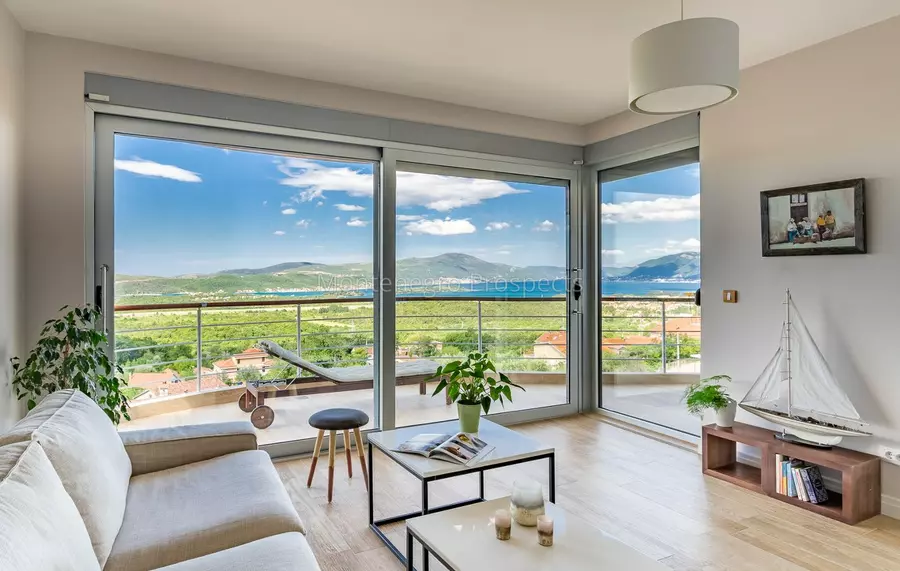 Spacious two bedroom apartment with excellent sea views kavac 13729 2 1261x800