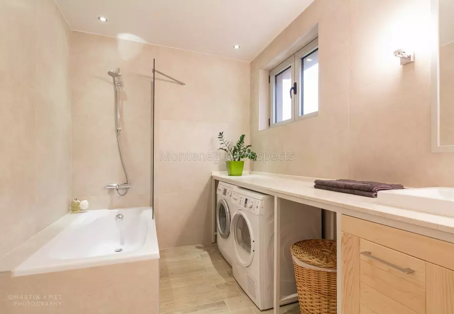 Spacious two bedroom apartment with excellent sea views kavac 13729 7 1155x800
