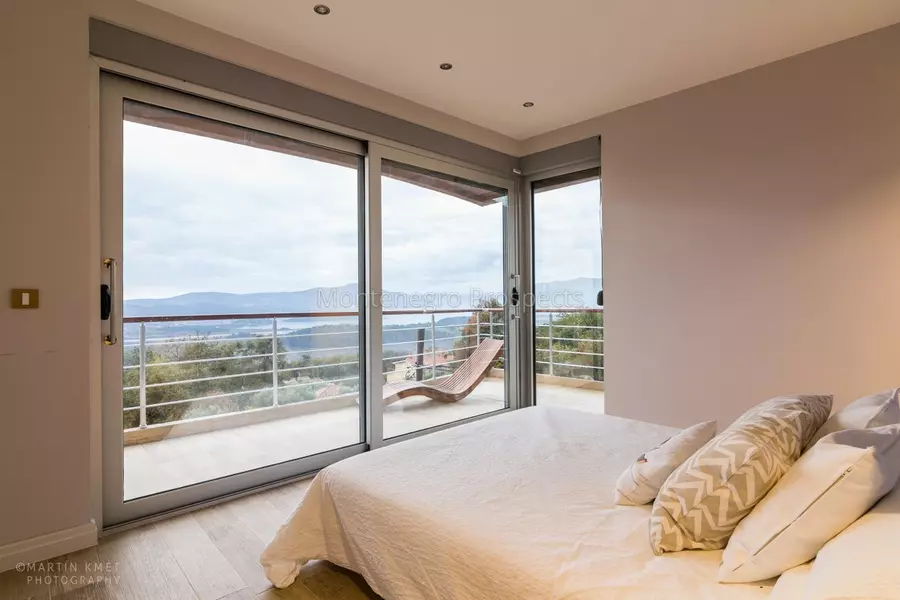 Spacious two bedroom apartment with excellent sea views kavac 13729 8 1200x800