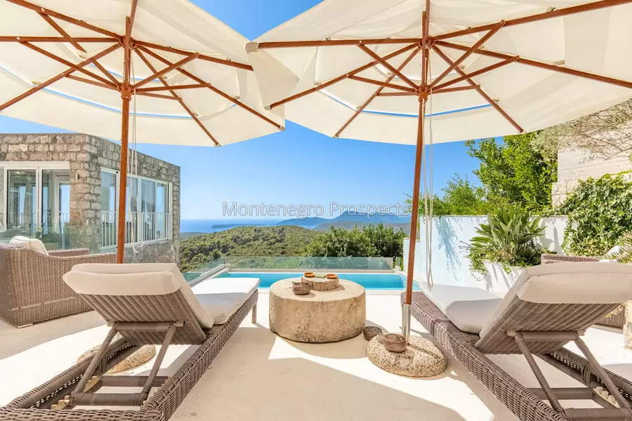 14168 lustica vila for sale 25.jpg